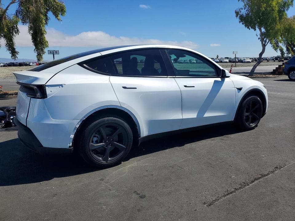 2026 TESLA MODEL Y 3