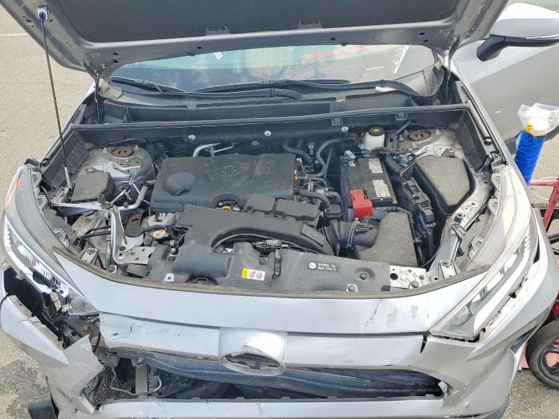 2021 TOYOTA RAV4 XLE 12