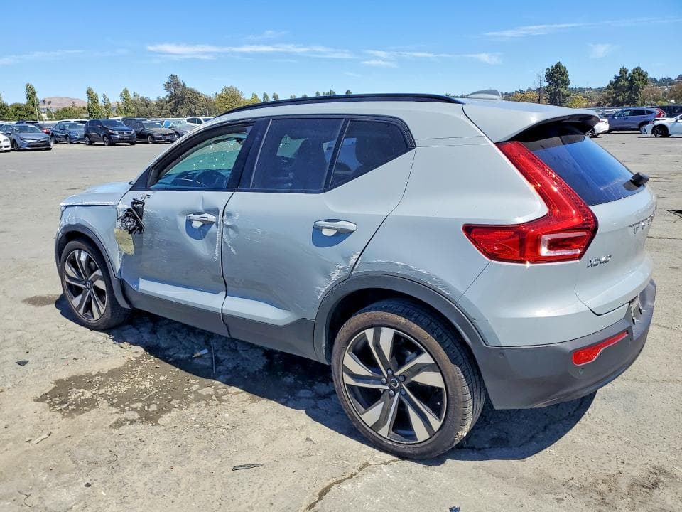 2024 VOLVO XC40 ULTIMATE 2