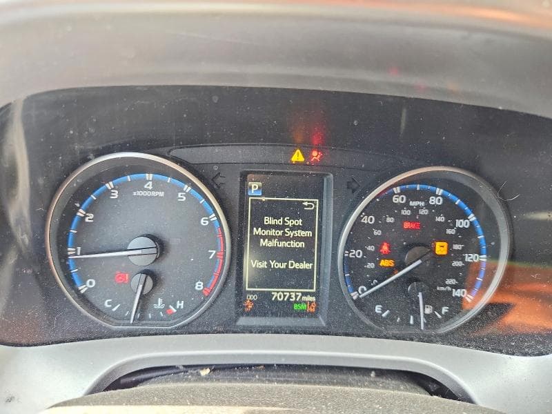 2018 TOYOTA RAV4 XLE 9