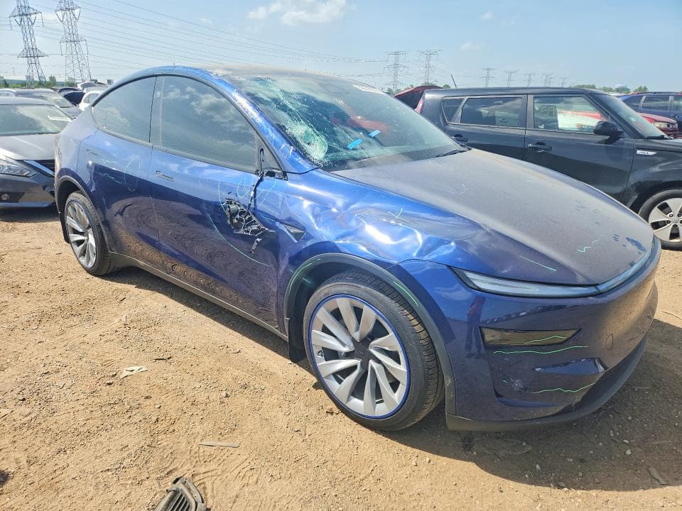 2026 TESLA MODEL Y 4