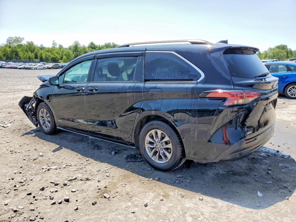 2021 TOYOTA SIENNA LE 2