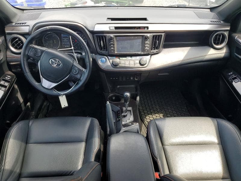 2018 TOYOTA RAV4 HV SE 8