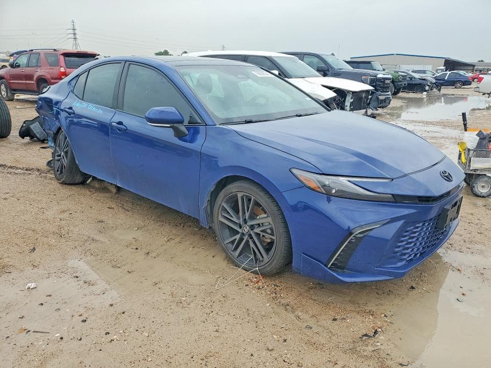 2025 TOYOTA CAMRY XSE 4