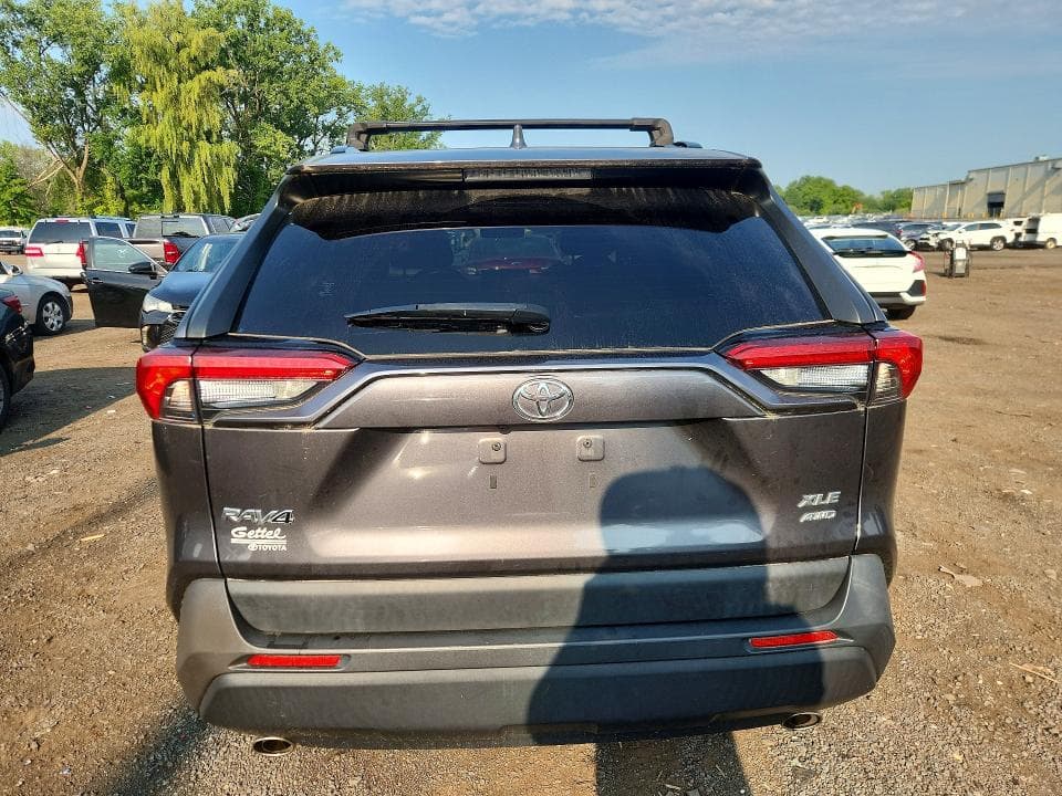 2019 TOYOTA RAV4 XLE 6
