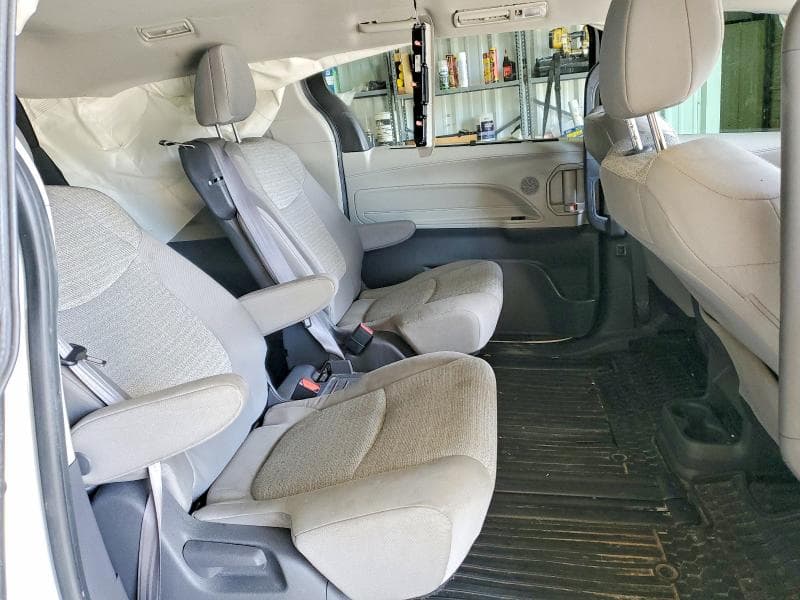 2021 TOYOTA SIENNA LE 11