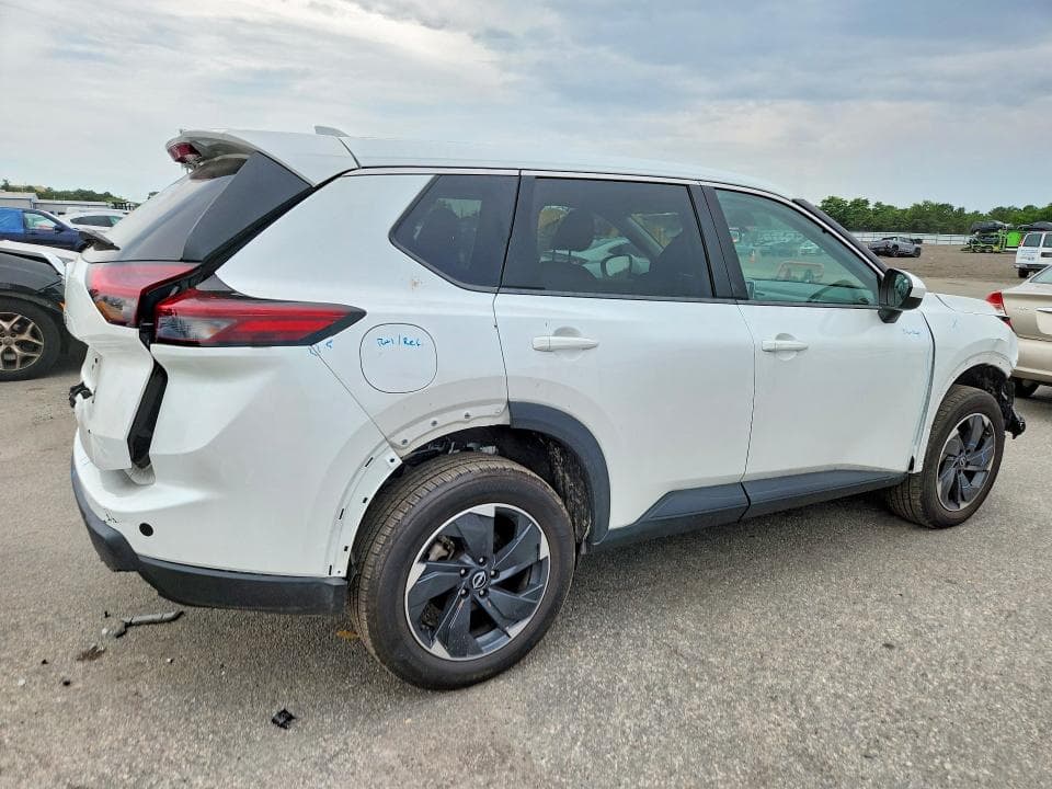 2024 NISSAN ROGUE SV 3