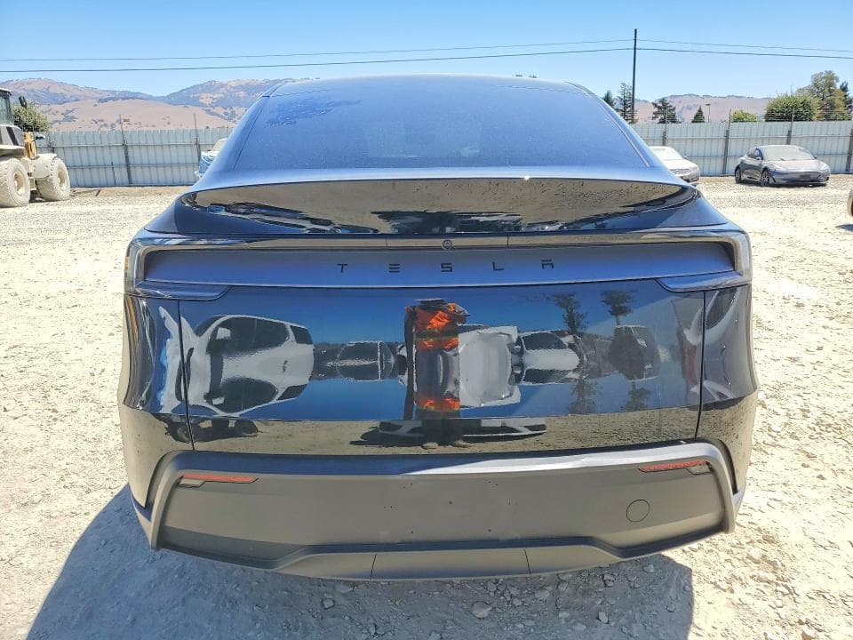 2026 TESLA MODEL Y 6