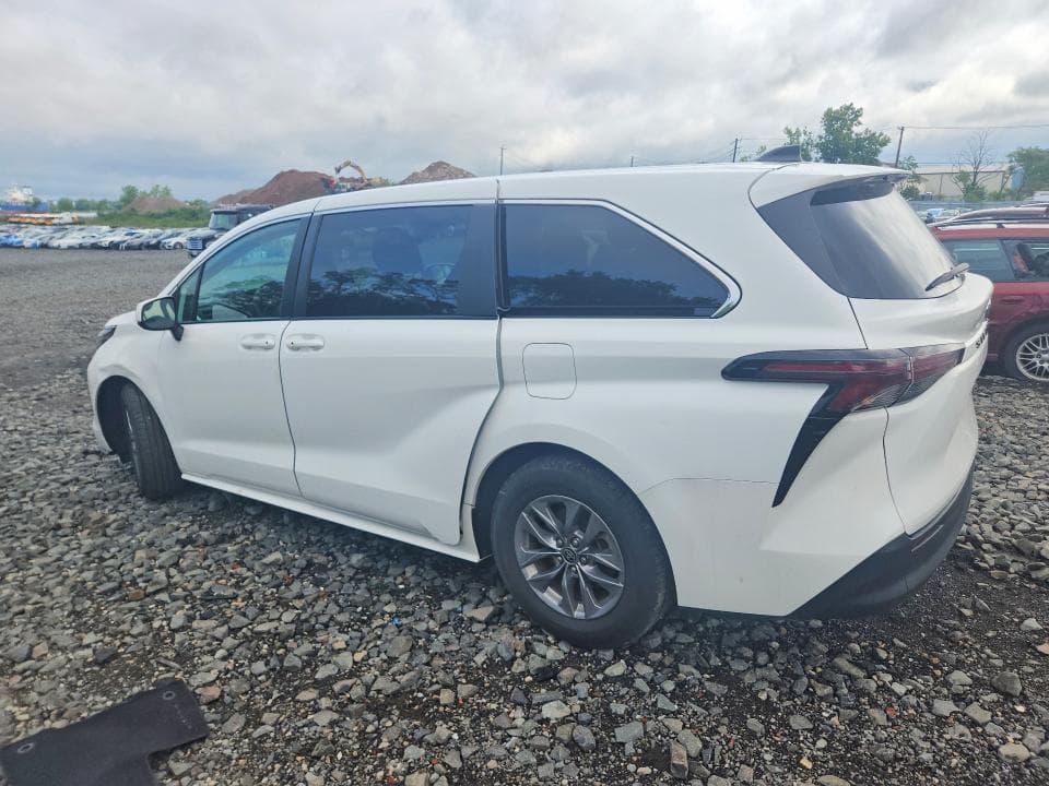 2024 TOYOTA SIENNA LE 2