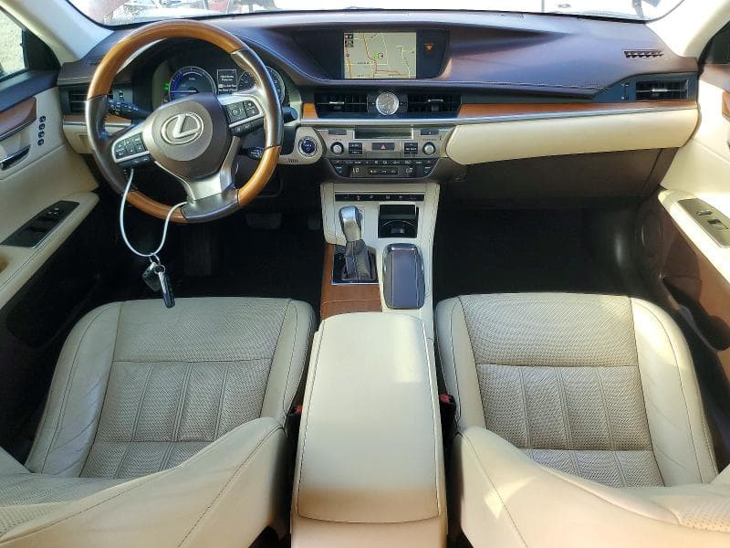 2017 LEXUS ES 300H 8