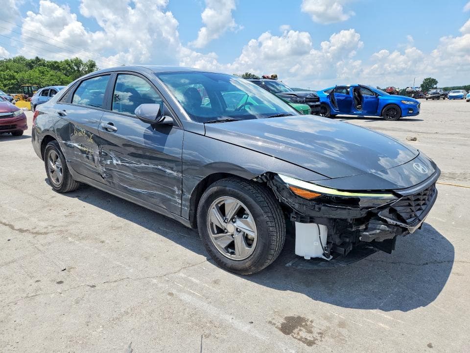 2024 HYUNDAI ELANTRA SE 4