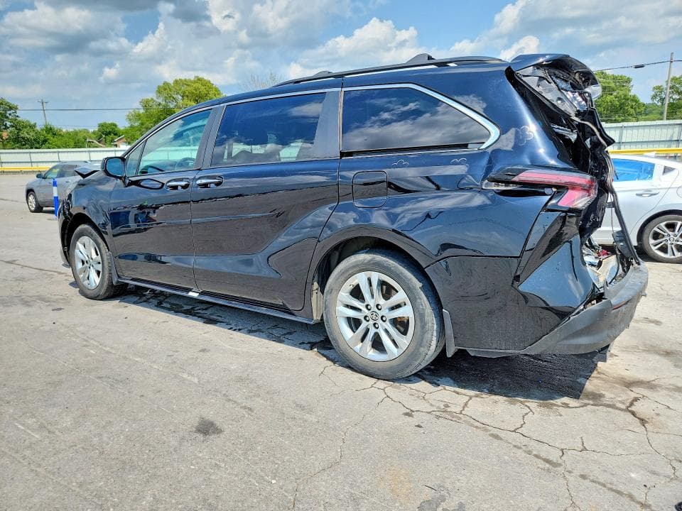 2023 TOYOTA SIENNA WOODLAND EDITION 2