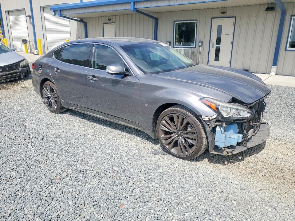 2018 INFINITI Q70L 3.7 LUXE 4