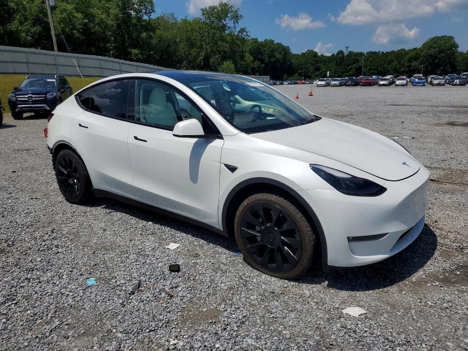 2023 TESLA MODEL Y 4