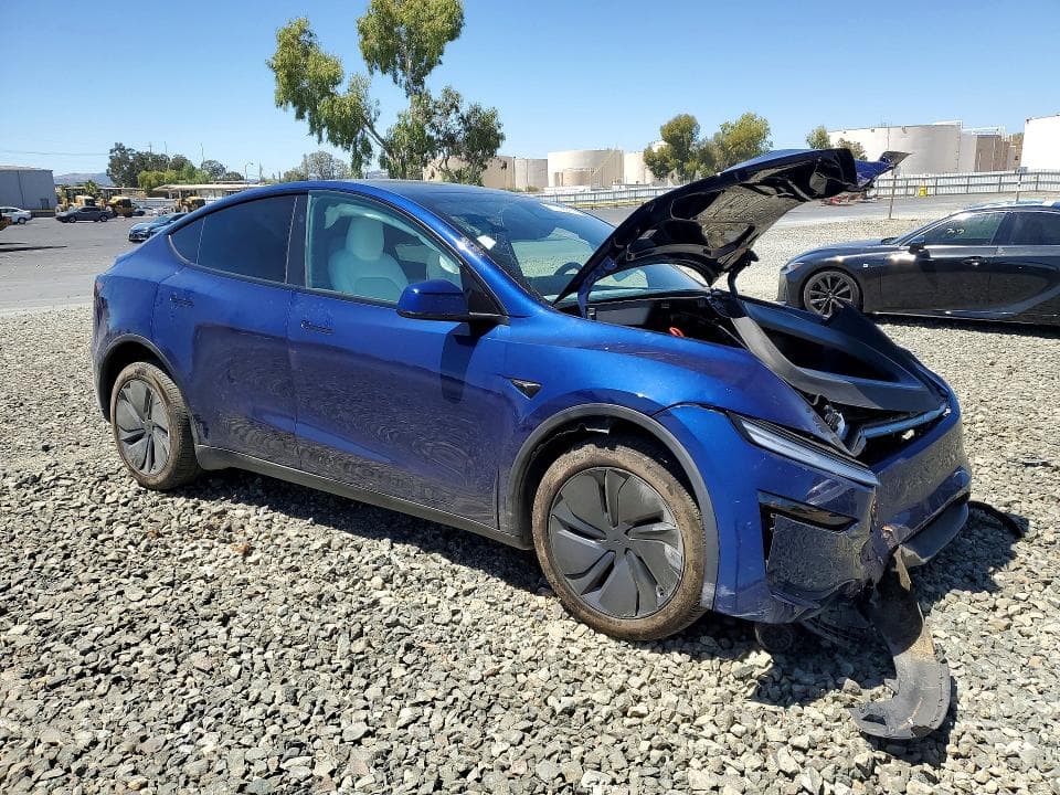 2026 TESLA MODEL Y 4