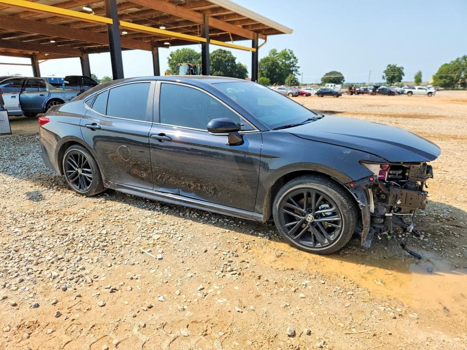 2025 TOYOTA CAMRY SE 4