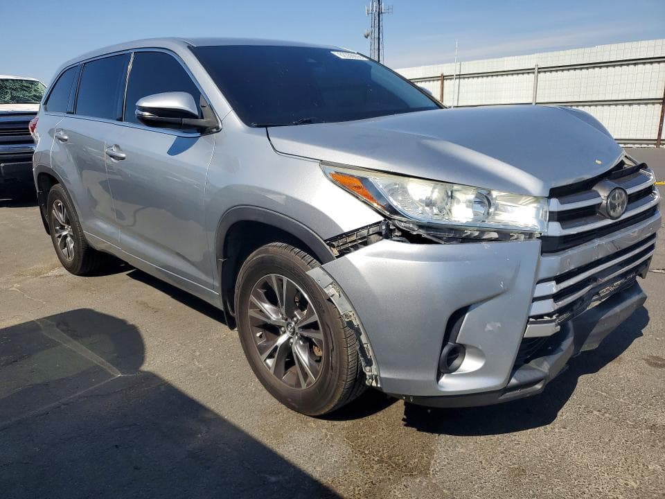 2018 TOYOTA HIGHLANDER LE 4
