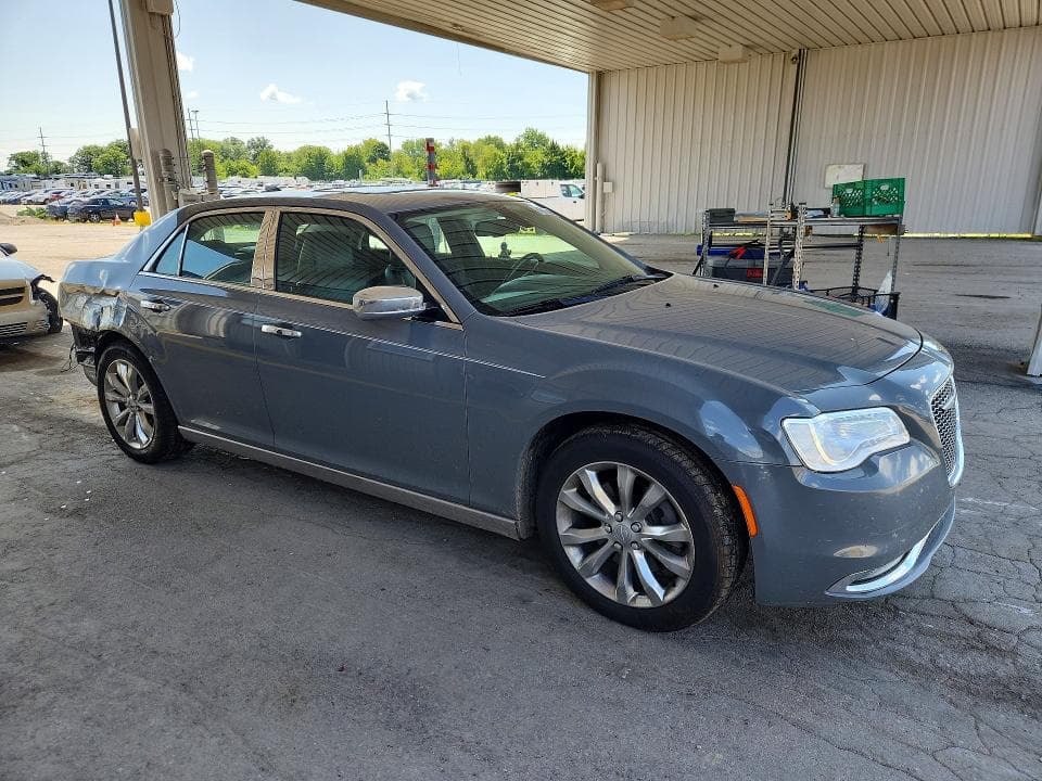 2019 CHRYSLER 300 LIMITED 4