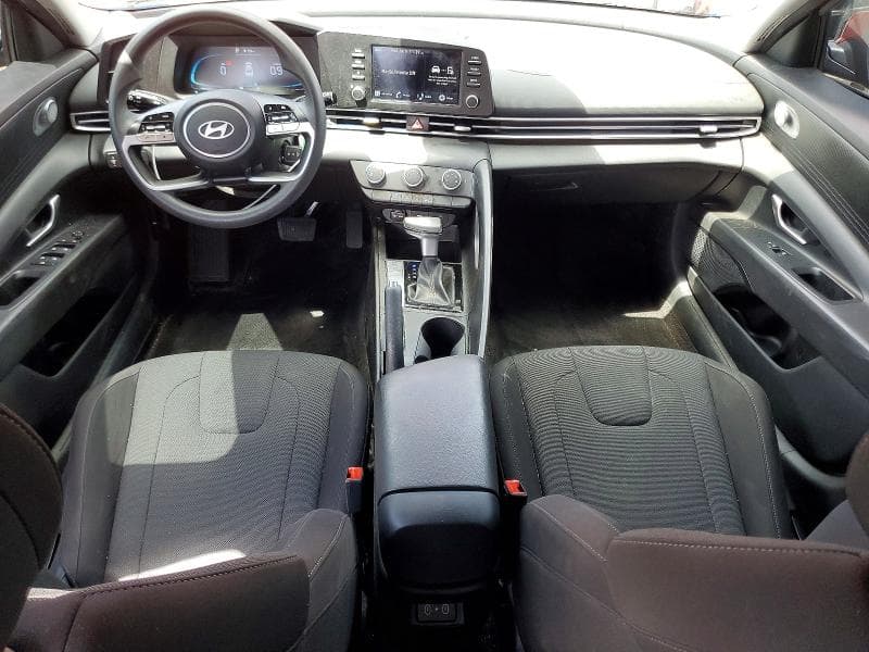 2025 HYUNDAI ELANTRA SE 8