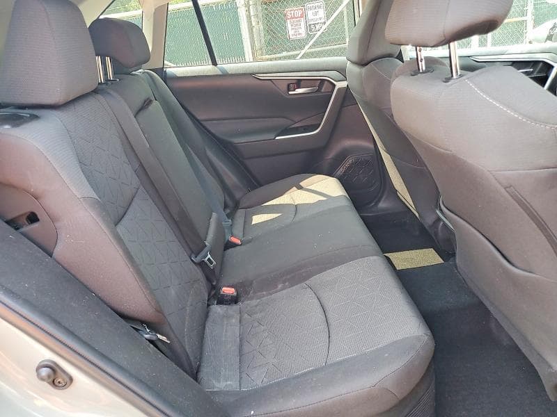 2022 TOYOTA RAV4 XLE 10