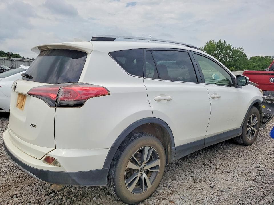 2017 TOYOTA RAV4 XLE 3