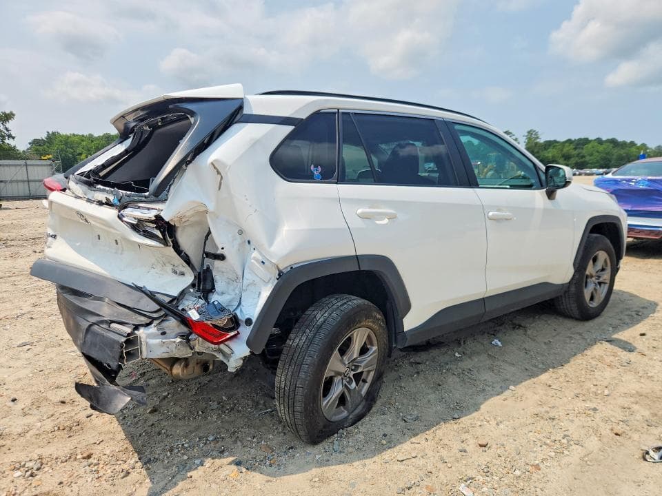 2024 TOYOTA RAV4 XLE 3