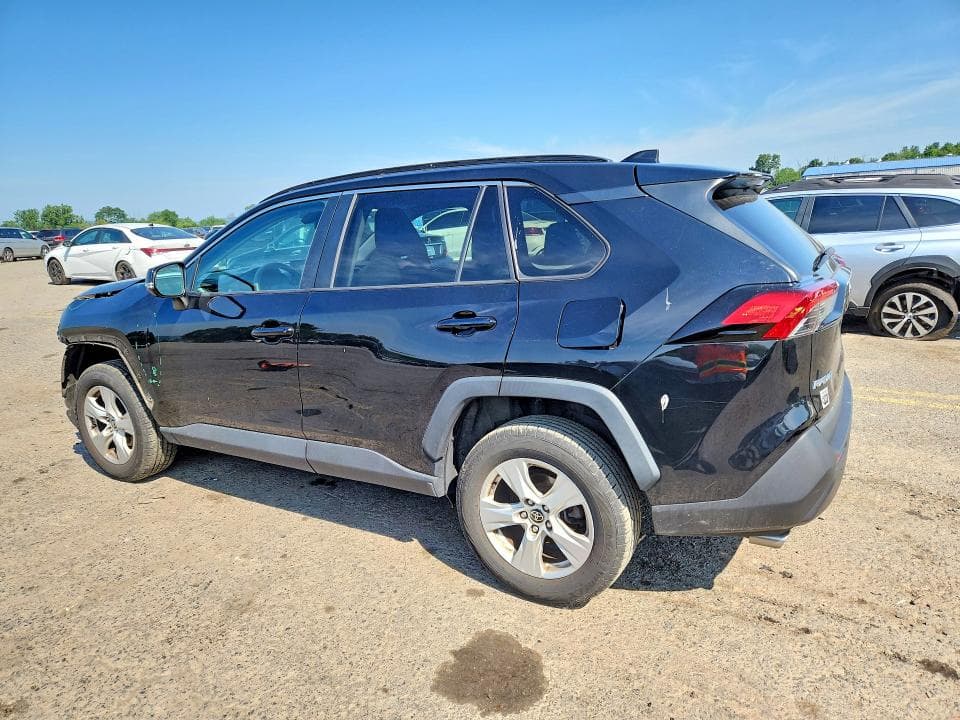 2021 TOYOTA RAV4 XLE 2