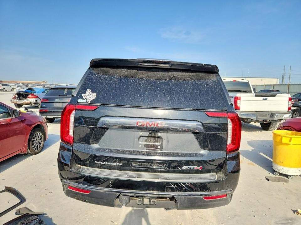 2023 GMC YUKON AT4 6