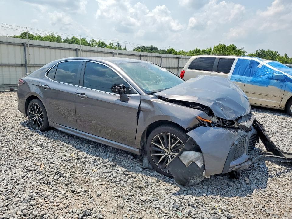 2021 TOYOTA CAMRY SE 4