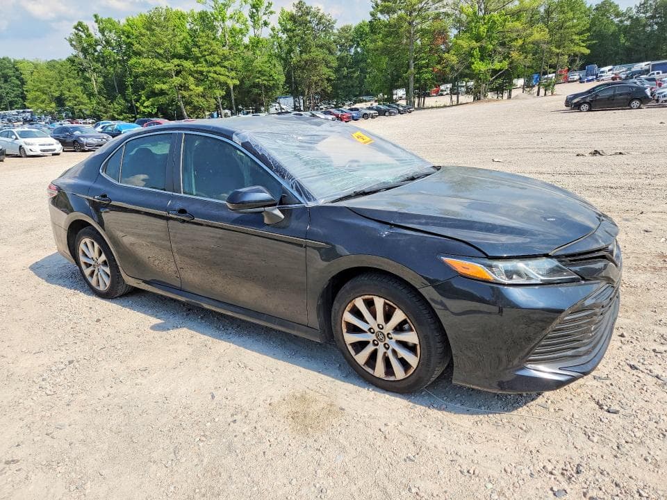2018 TOYOTA CAMRY LE 4