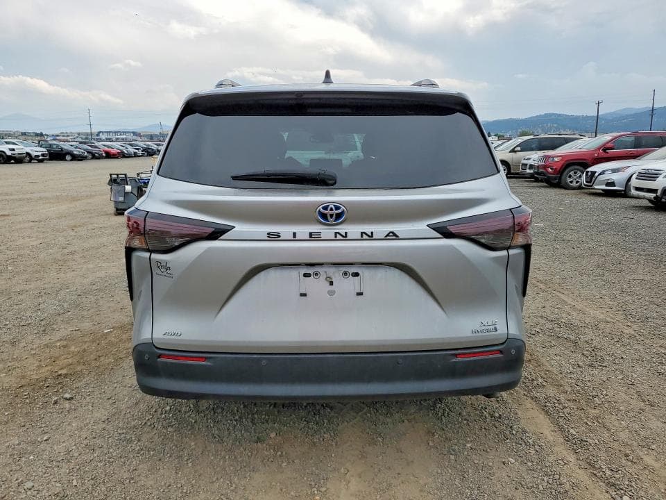 2023 TOYOTA SIENNA XLE 6