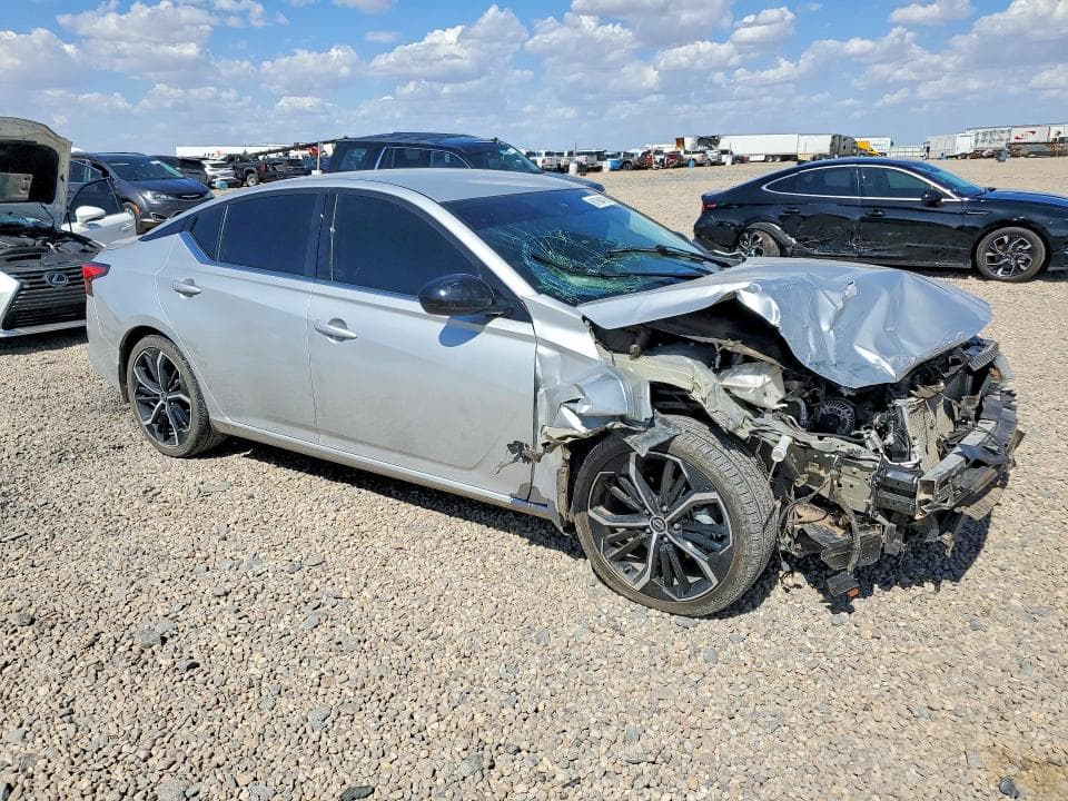 2023 NISSAN ALTIMA SR 4