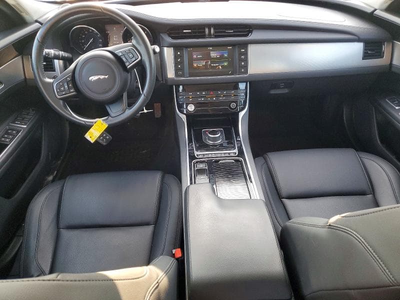2017 JAGUAR XF PREMIUM 8