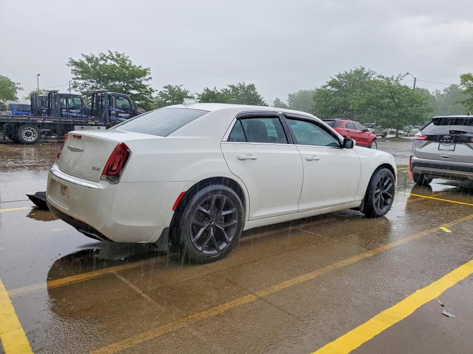 2017 CHRYSLER 300 LIMITED 3