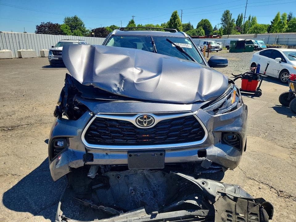 2022 TOYOTA HIGHLANDER XLE 5