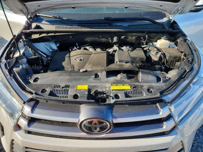 2019 TOYOTA HIGHLANDER XLE 12