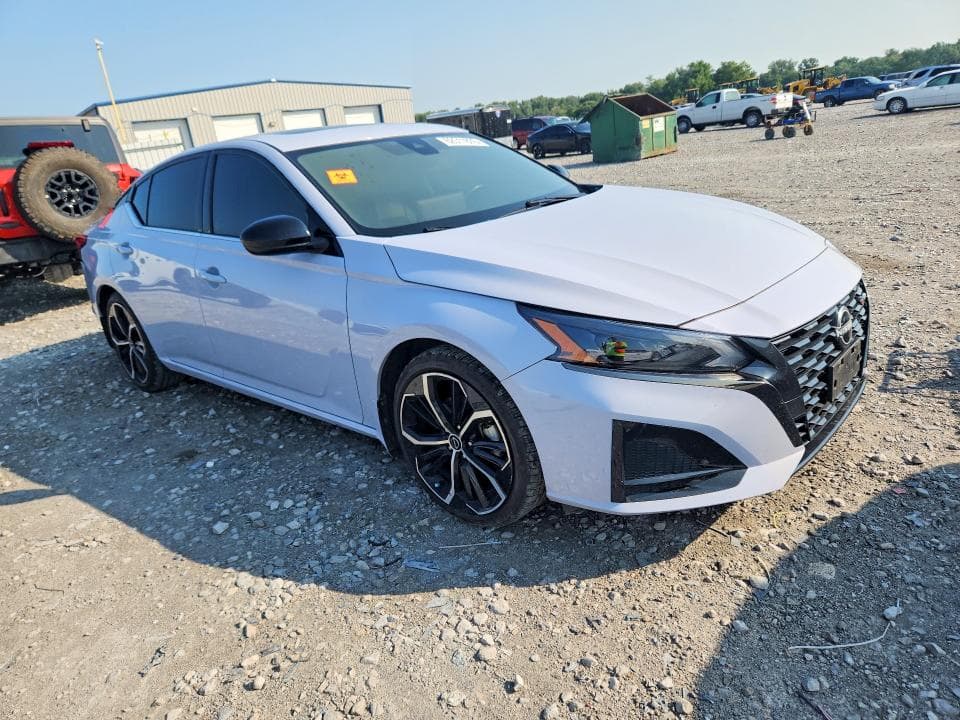 2024 NISSAN ALTIMA SR 4