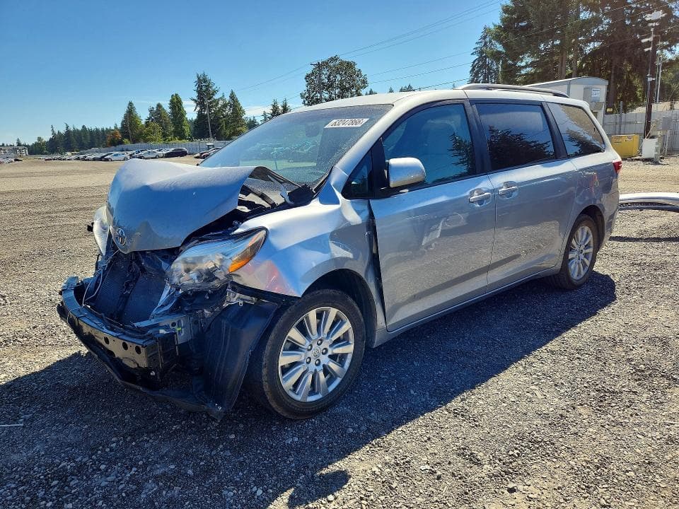 2017 TOYOTA SIENNA LE - 1