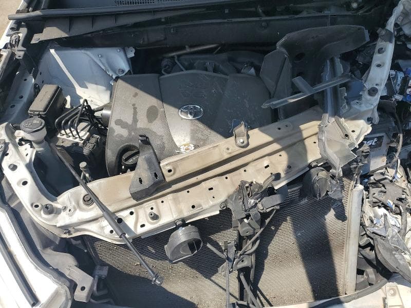 2019 TOYOTA HIGHLANDER XLE 12