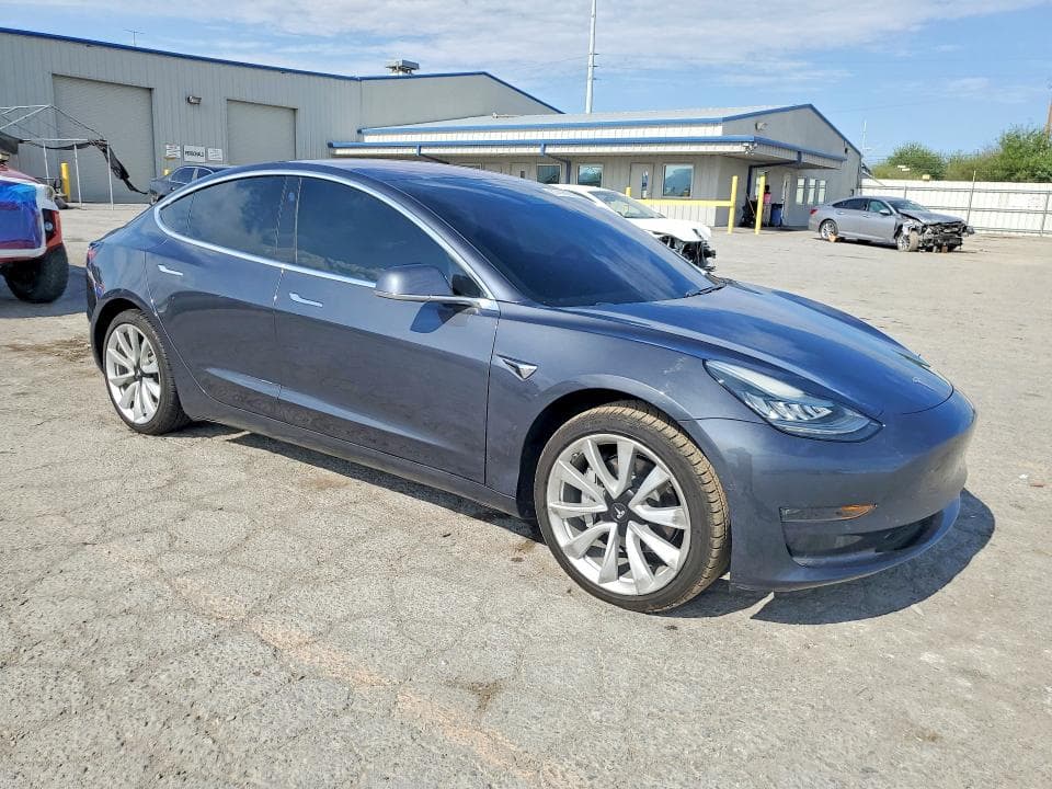 2018 TESLA MODEL 3 4