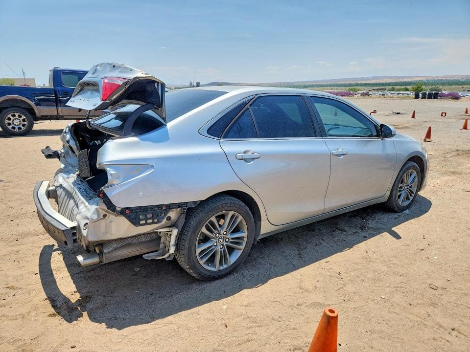 2017 TOYOTA CAMRY SE 3