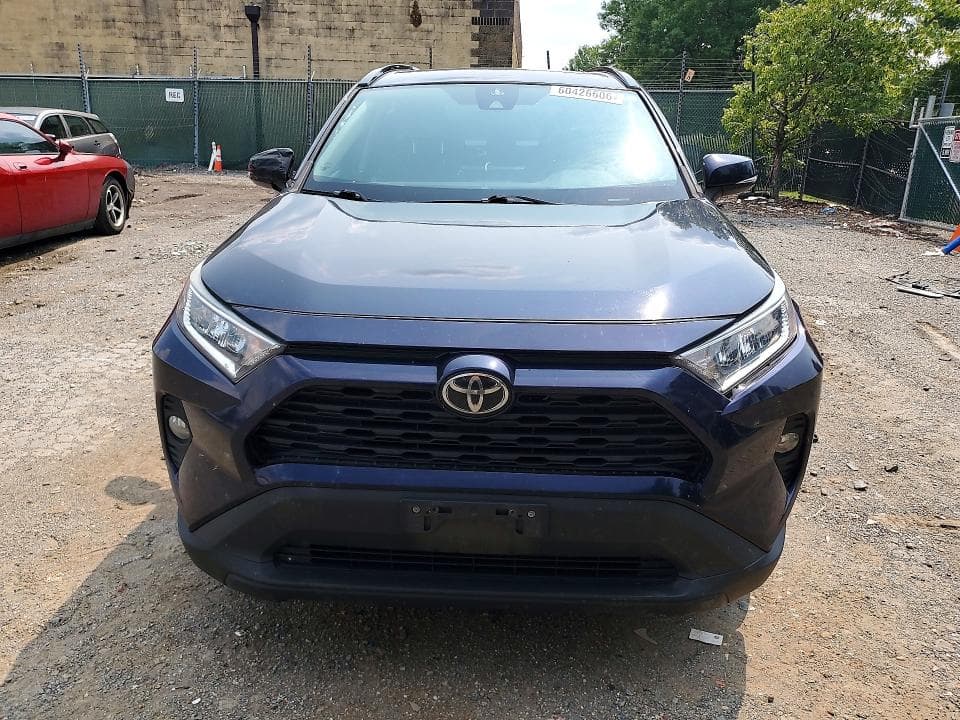 2019 TOYOTA RAV4 XLE 5