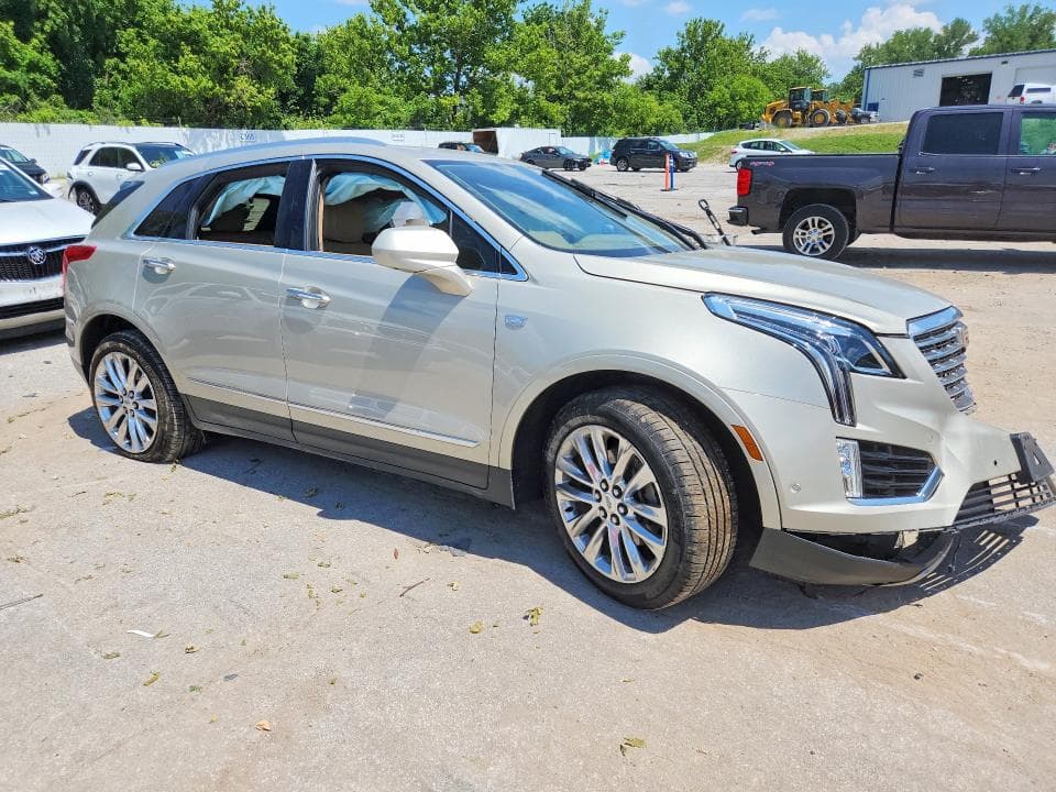 2017 CADILLAC XT5 4