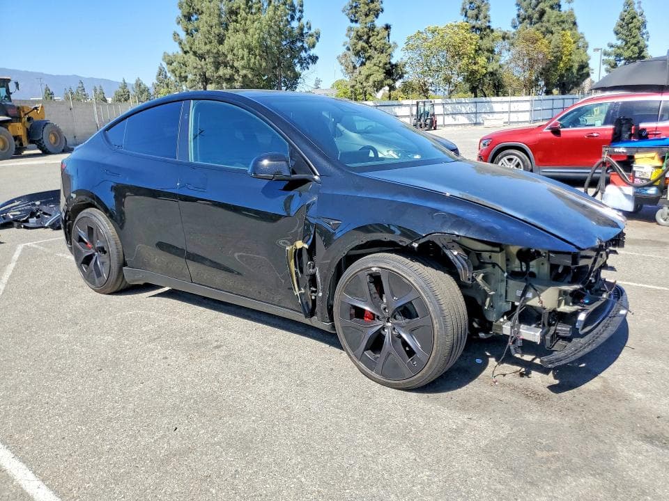 2026 TESLA MODEL Y 4