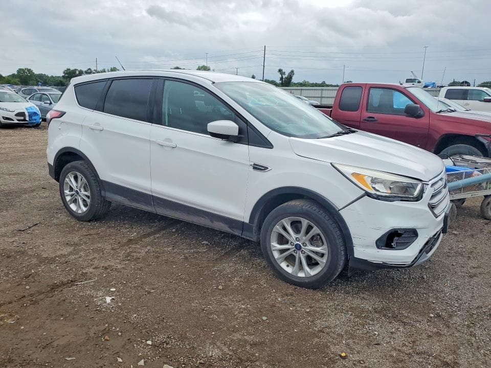 2017 FORD ESCAPE SE 4