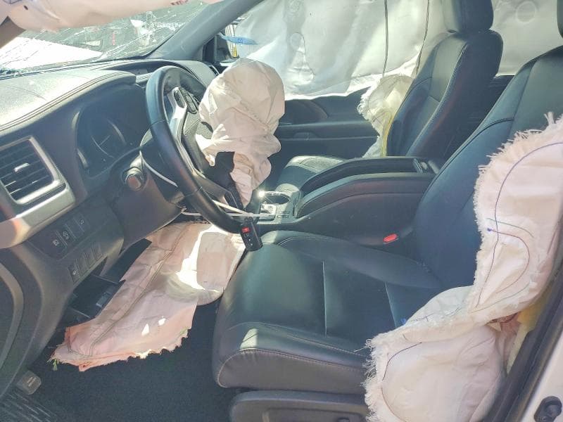 2019 TOYOTA HIGHLANDER XLE 7