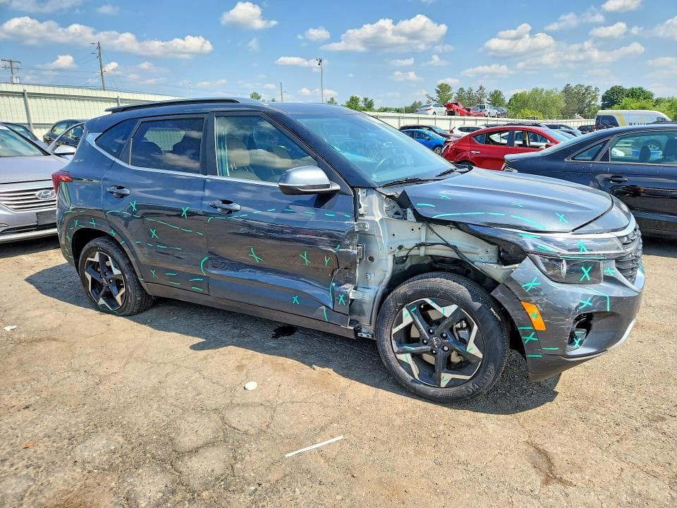 2025 KIA SELTOS EX 4