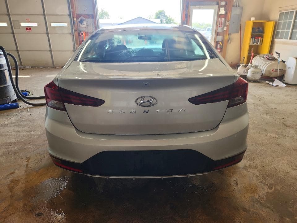2019 HYUNDAI ELANTRA SE 6