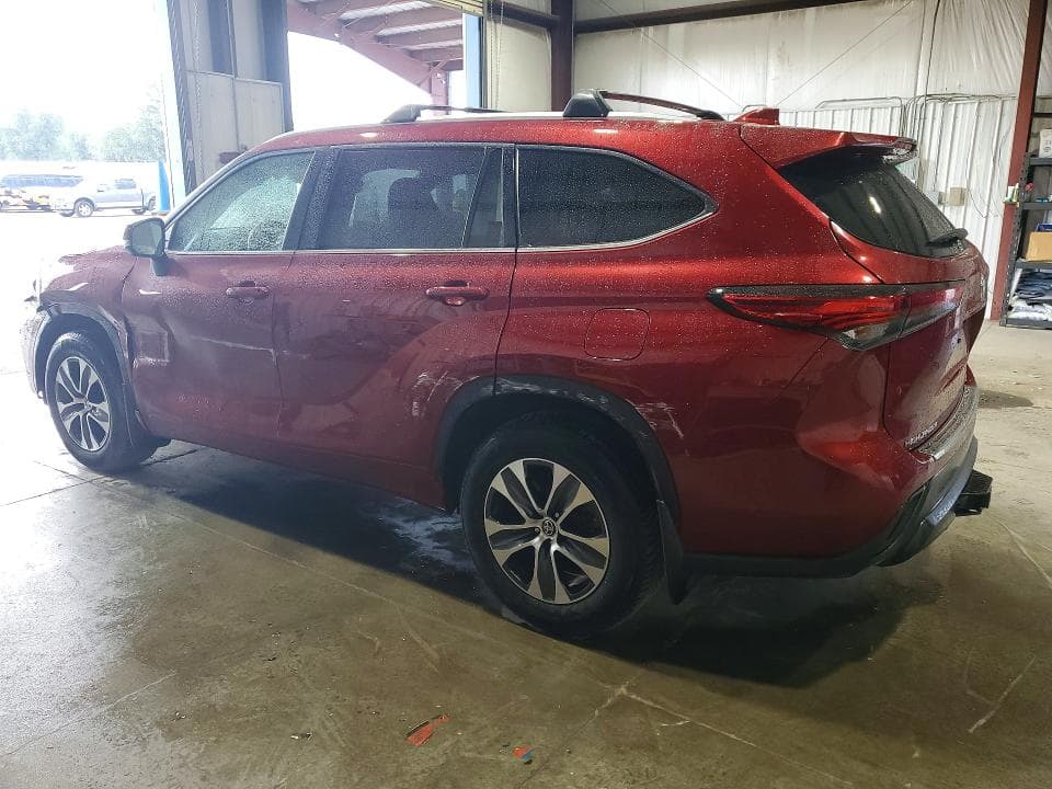 2022 TOYOTA HIGHLANDER XLE 2