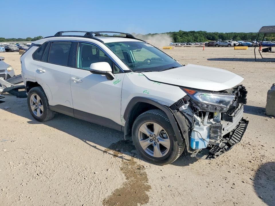 2021 TOYOTA RAV4 XLE 4